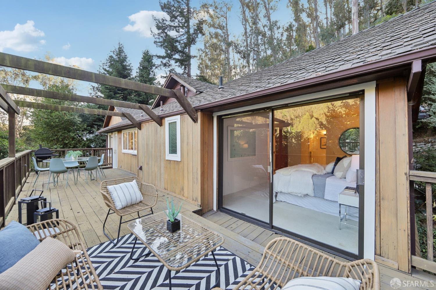 Detail Gallery Image 20 of 65 For 6891 Pinehaven Rd, Oakland,  CA 94611 - 3 Beds | 3 Baths