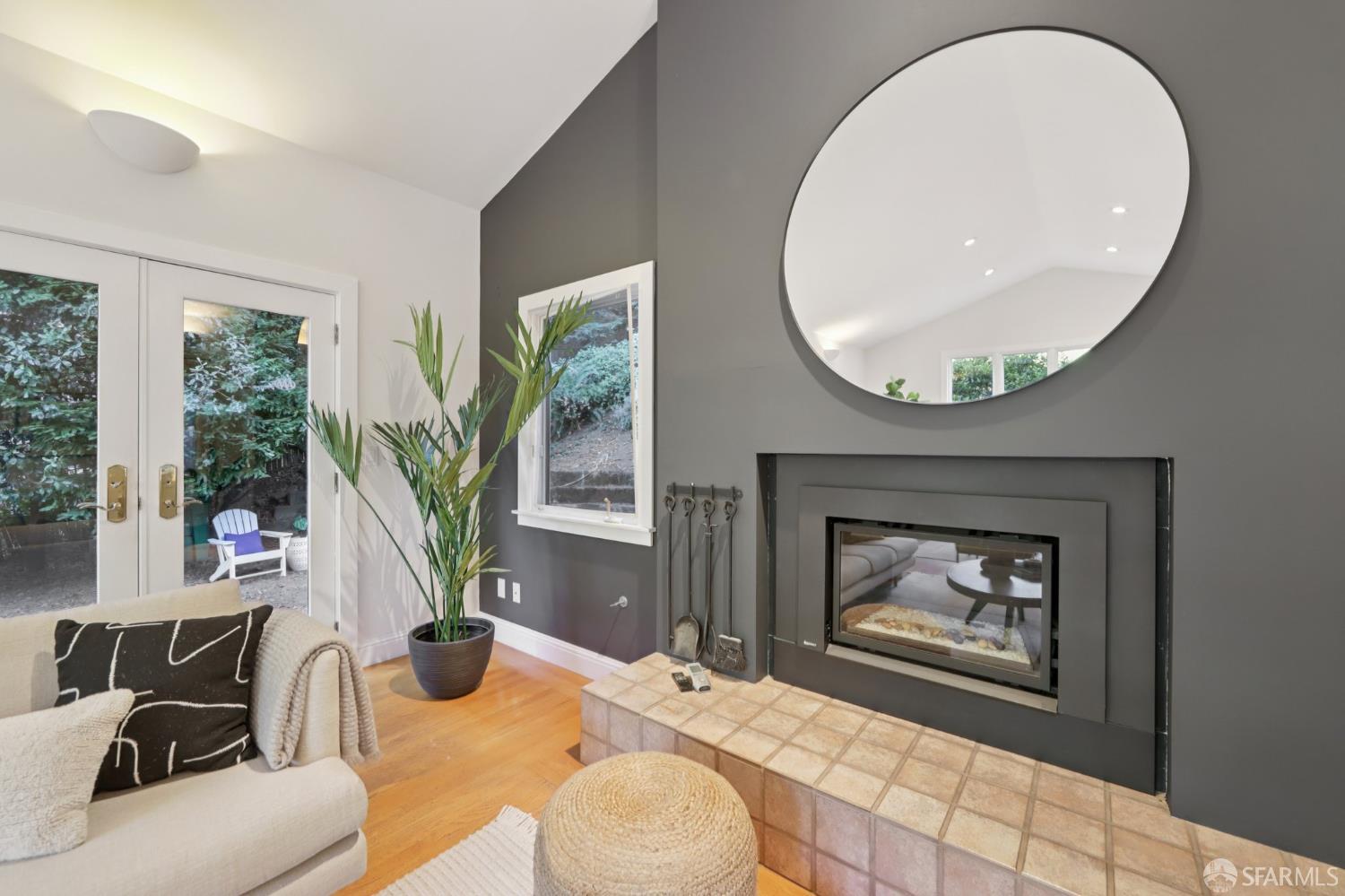 Detail Gallery Image 7 of 65 For 6891 Pinehaven Rd, Oakland,  CA 94611 - 3 Beds | 3 Baths