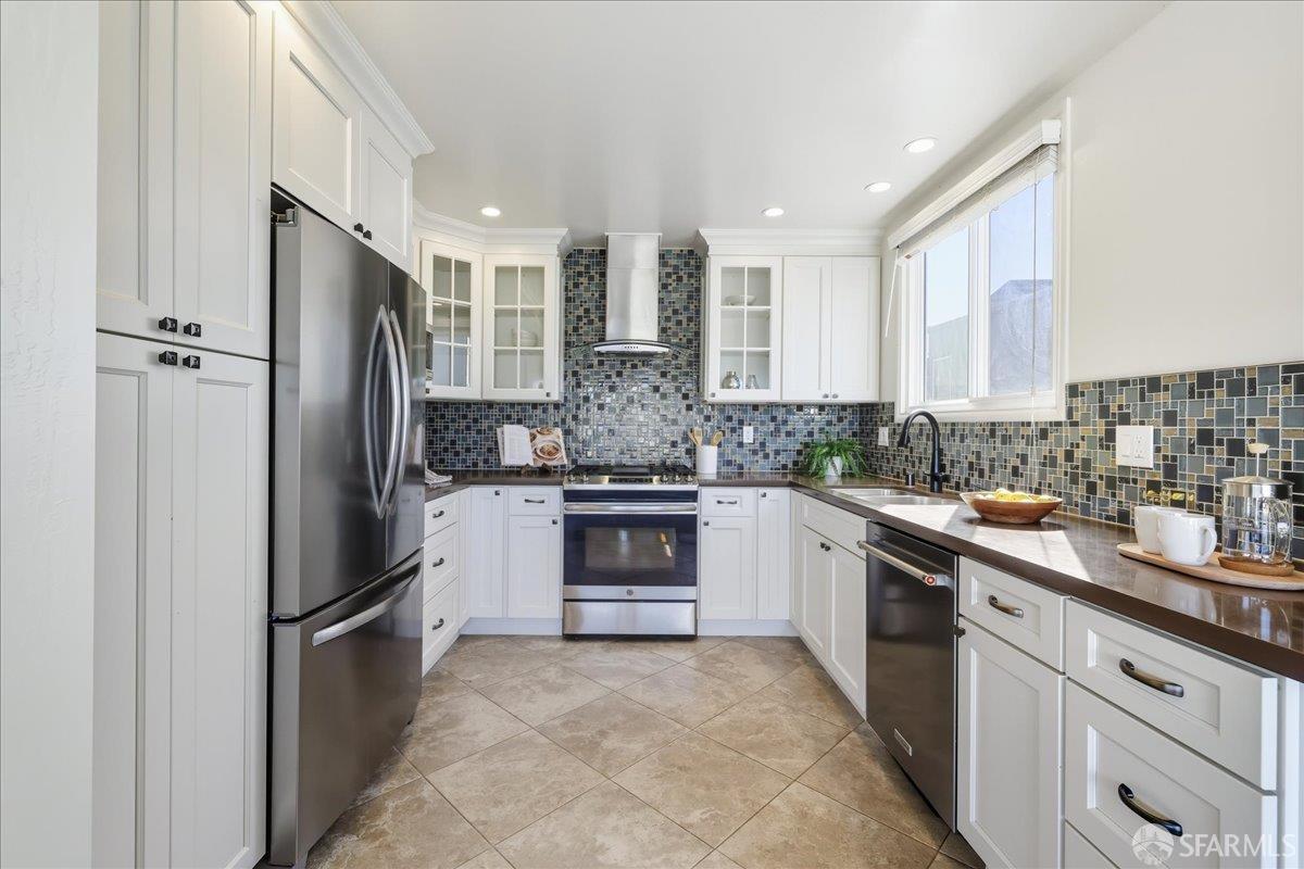 Detail Gallery Image 20 of 90 For 86 Hillview Ct, Daly City,  CA 94015 - 6 Beds | 4 Baths