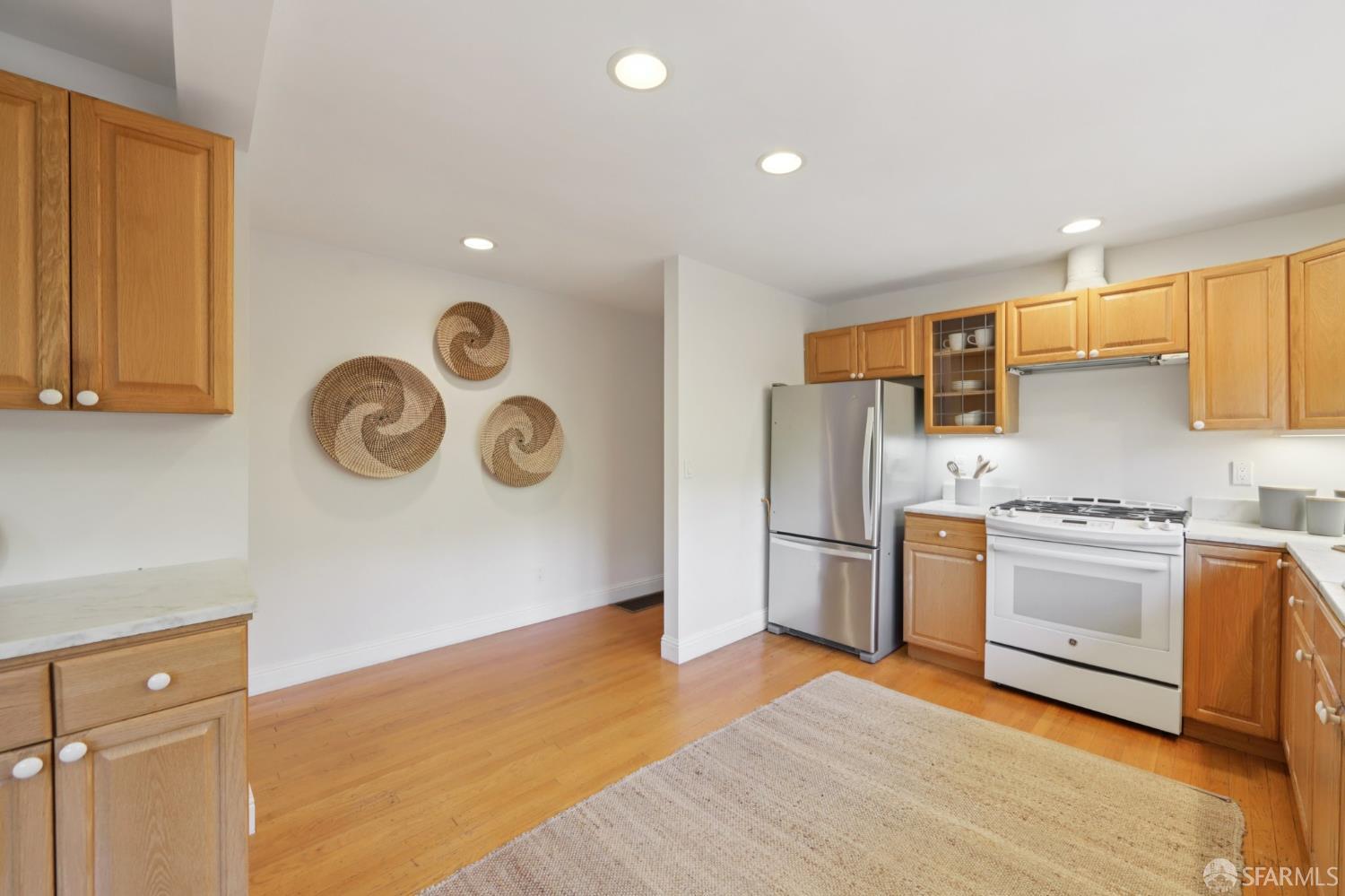 Detail Gallery Image 14 of 65 For 6891 Pinehaven Rd, Oakland,  CA 94611 - 3 Beds | 3 Baths