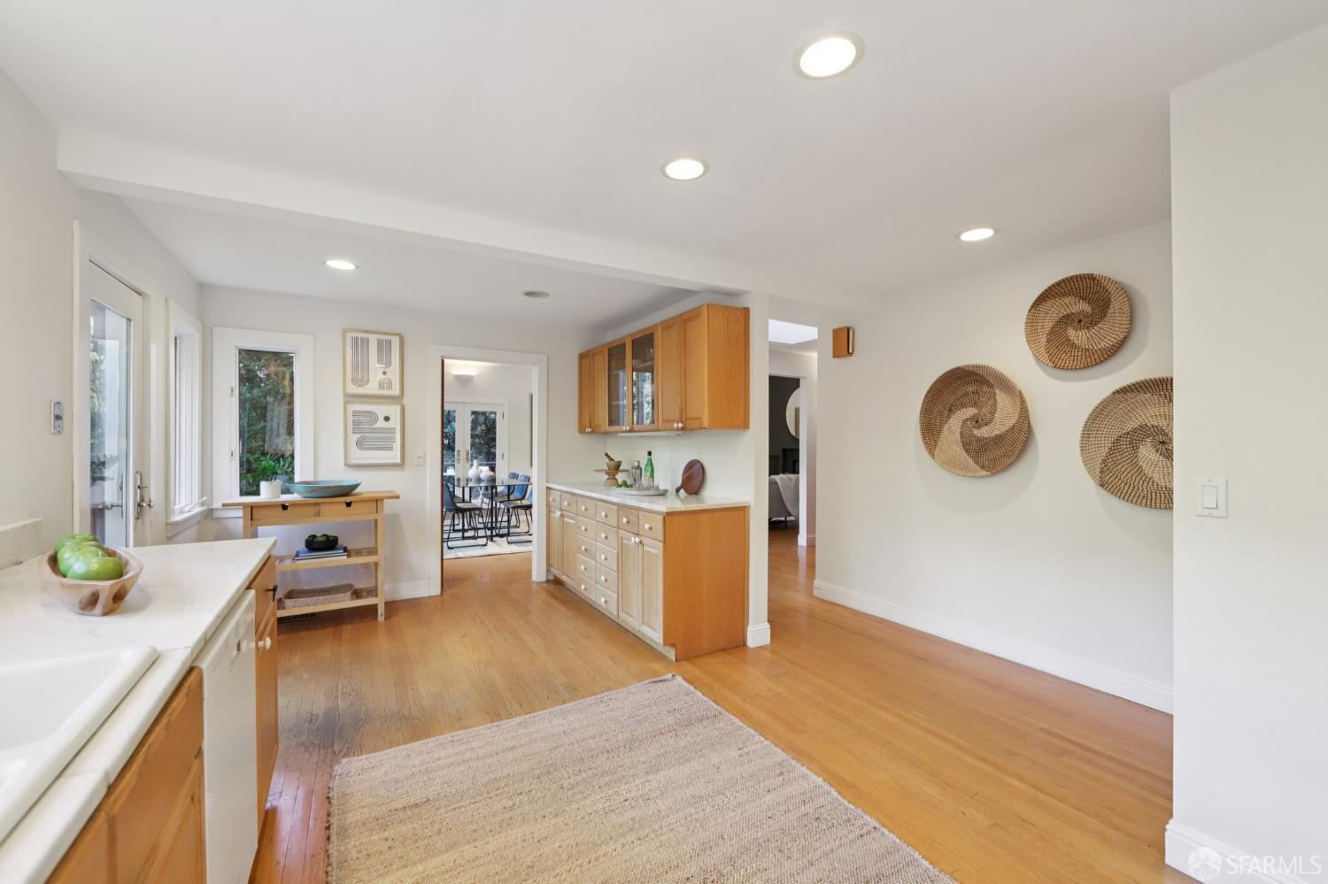 Detail Gallery Image 12 of 65 For 6891 Pinehaven Rd, Oakland,  CA 94611 - 3 Beds | 3 Baths