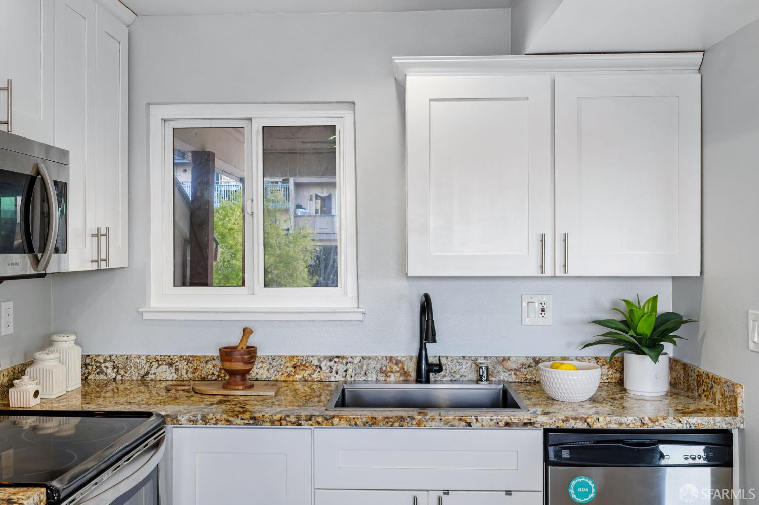 Detail Gallery Image 17 of 57 For 114 Saint Michaels Ct, Daly City,  CA 94015 - 4 Beds | 2/1 Baths