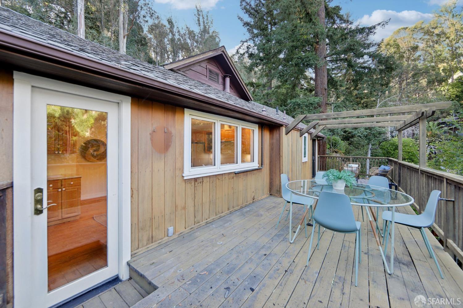 Detail Gallery Image 39 of 65 For 6891 Pinehaven Rd, Oakland,  CA 94611 - 3 Beds | 3 Baths