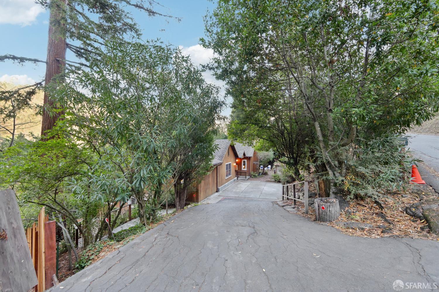 Detail Gallery Image 31 of 65 For 6891 Pinehaven Rd, Oakland,  CA 94611 - 3 Beds | 3 Baths