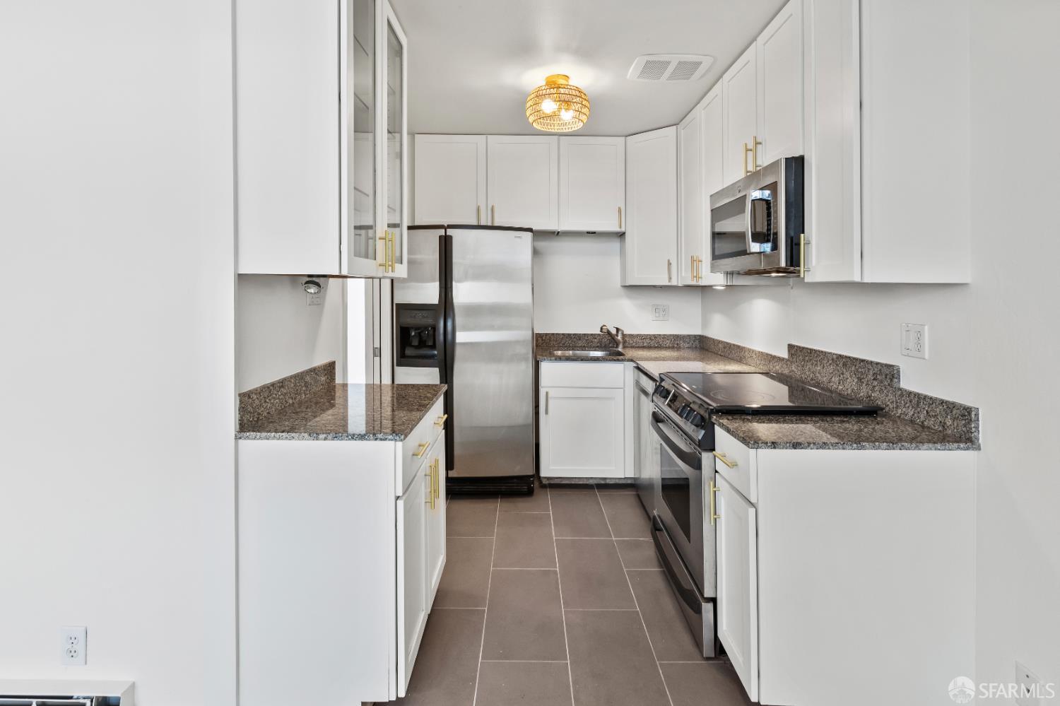 Detail Gallery Image 9 of 34 For 439 Greenwich St 9b,  San Francisco,  CA 94133 - 1 Beds | 1 Baths