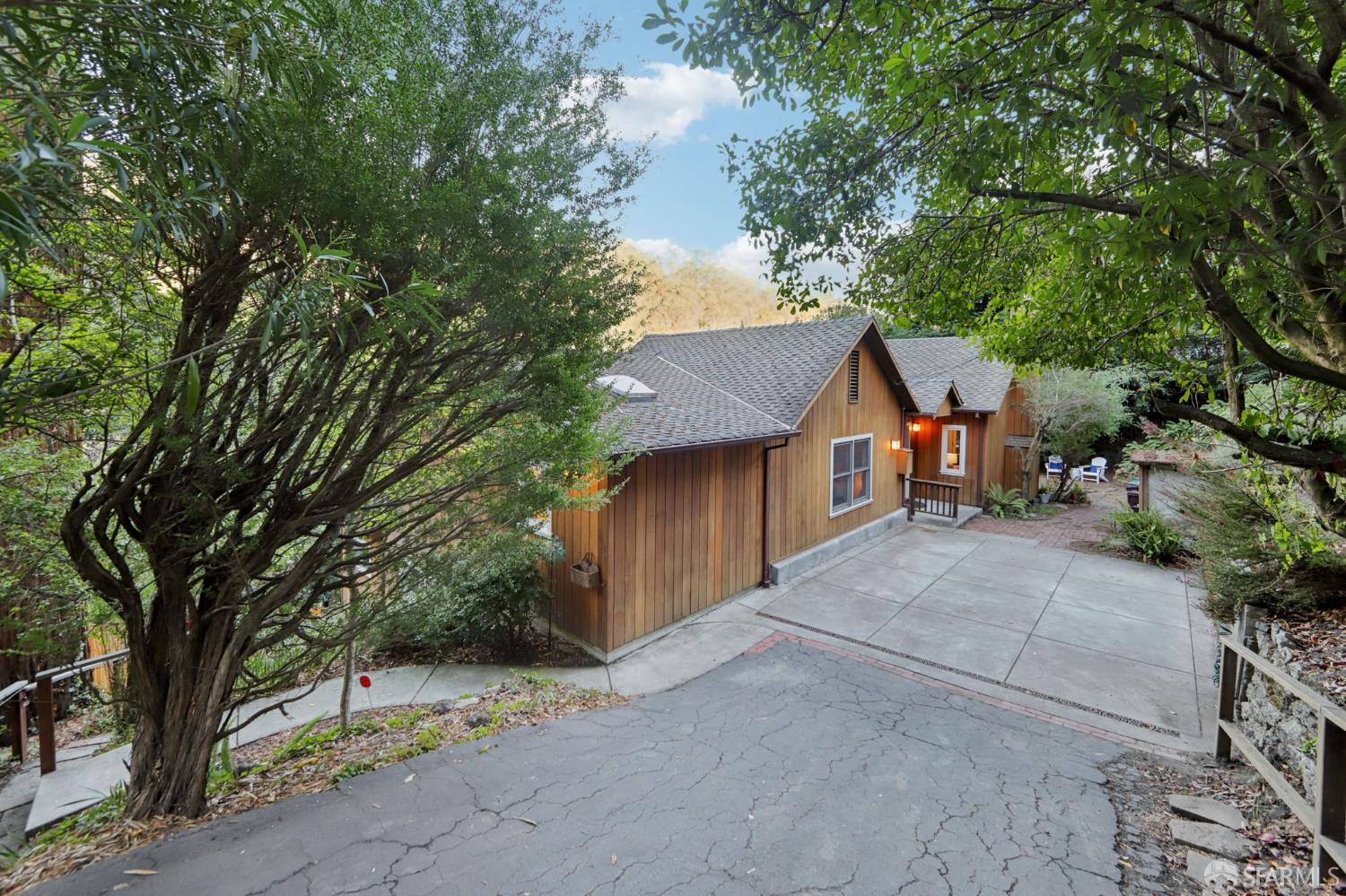 Detail Gallery Image 32 of 65 For 6891 Pinehaven Rd, Oakland,  CA 94611 - 3 Beds | 3 Baths