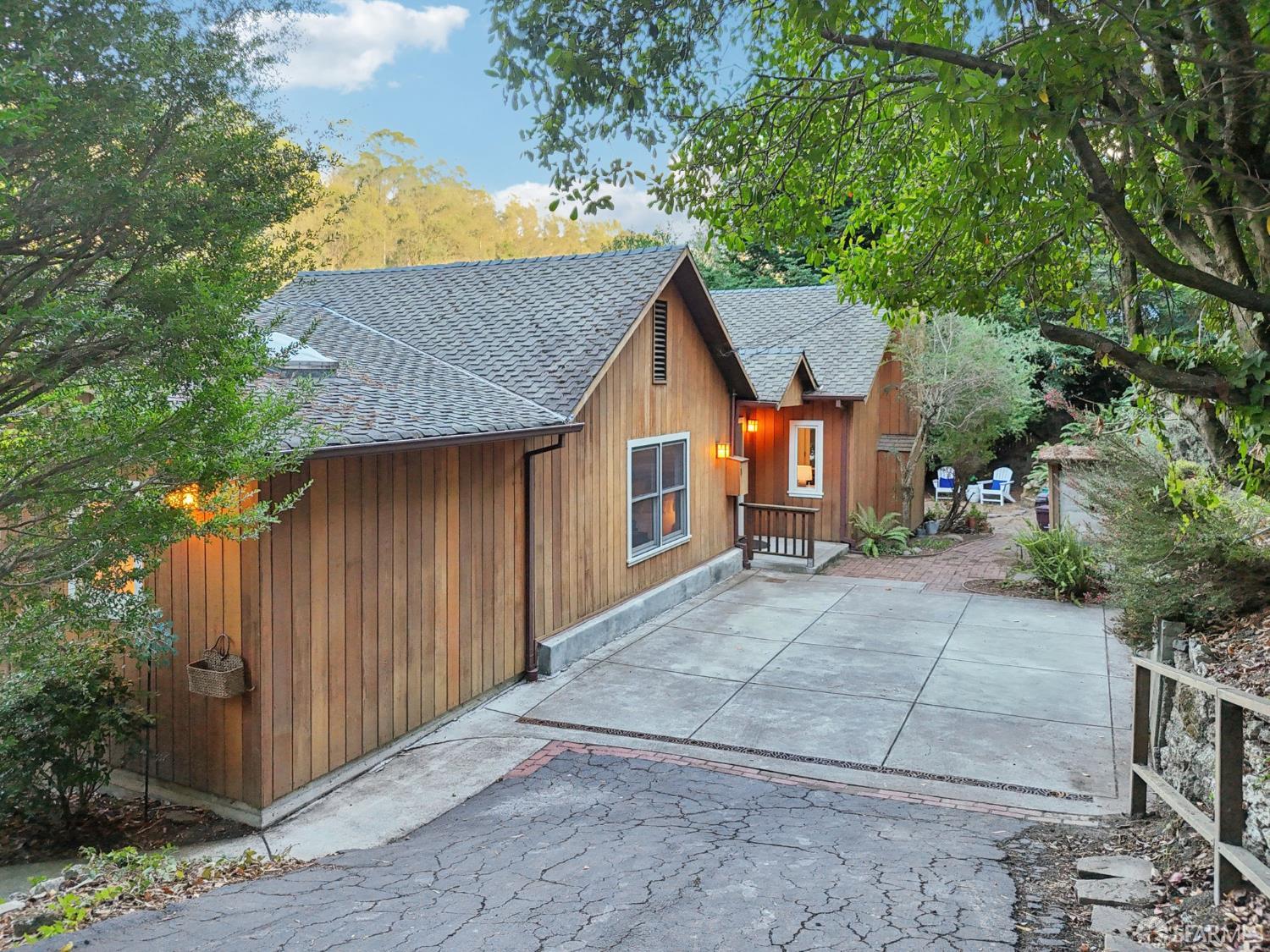 Detail Gallery Image 45 of 65 For 6891 Pinehaven Rd, Oakland,  CA 94611 - 3 Beds | 3 Baths