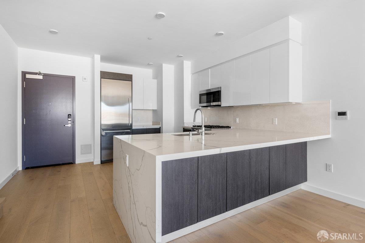 Photo #3: 425067218 Listing 
