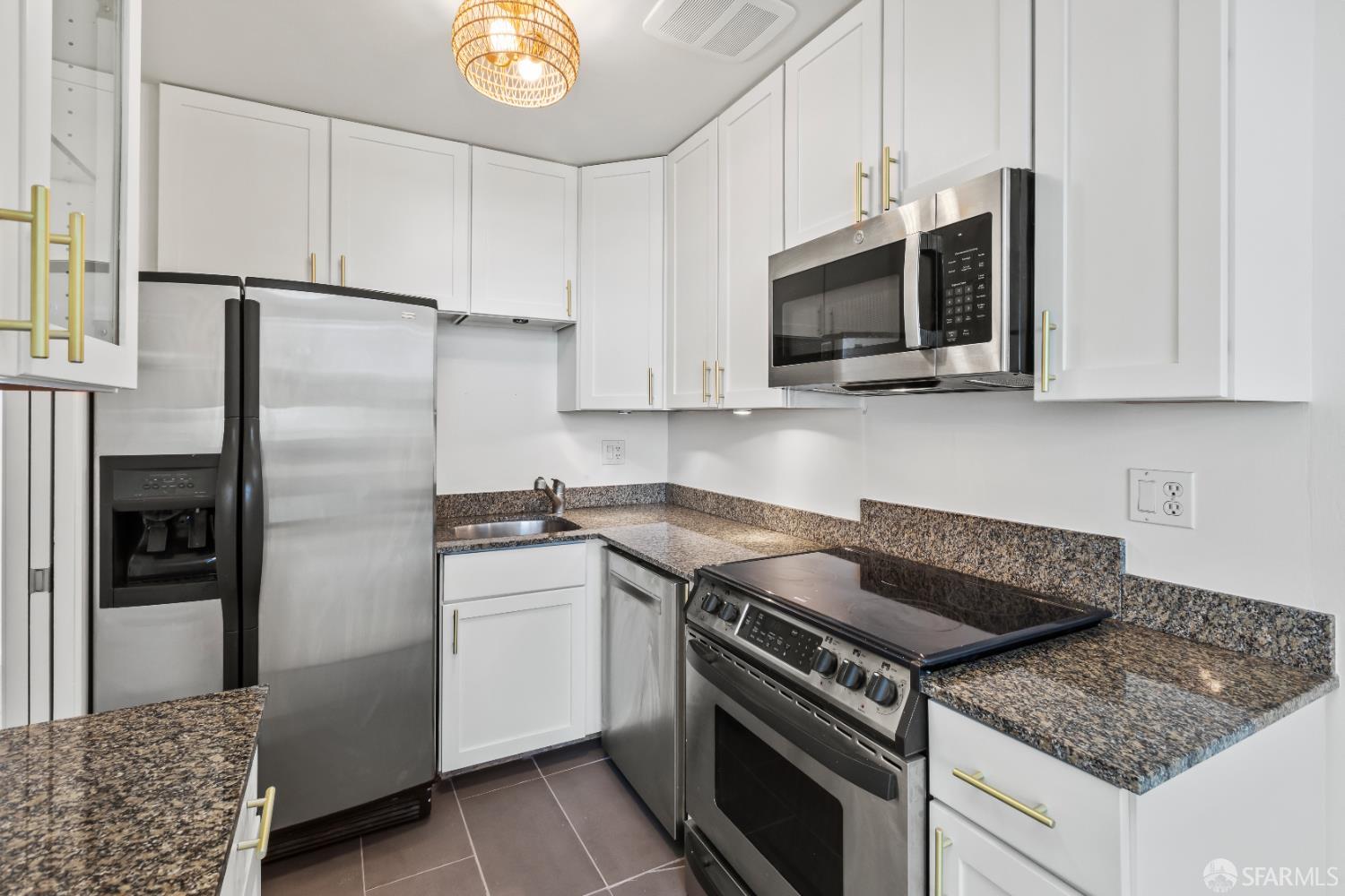 Detail Gallery Image 8 of 34 For 439 Greenwich St 9b,  San Francisco,  CA 94133 - 1 Beds | 1 Baths