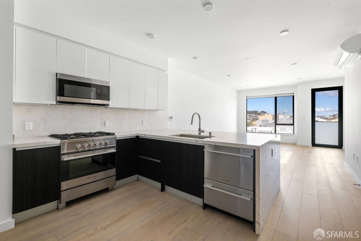 Photo #4: 425067218 Listing 