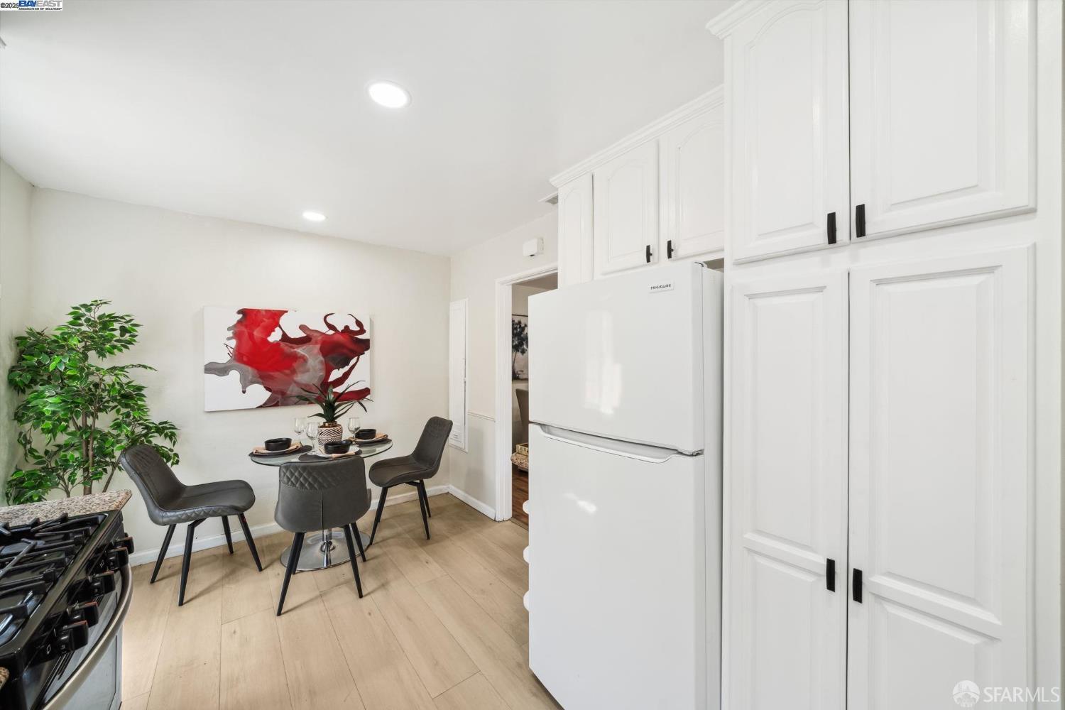 Detail Gallery Image 10 of 48 For 16829 Daryl Ave, San Lorenzo,  CA 94580 - 5 Beds | 2 Baths