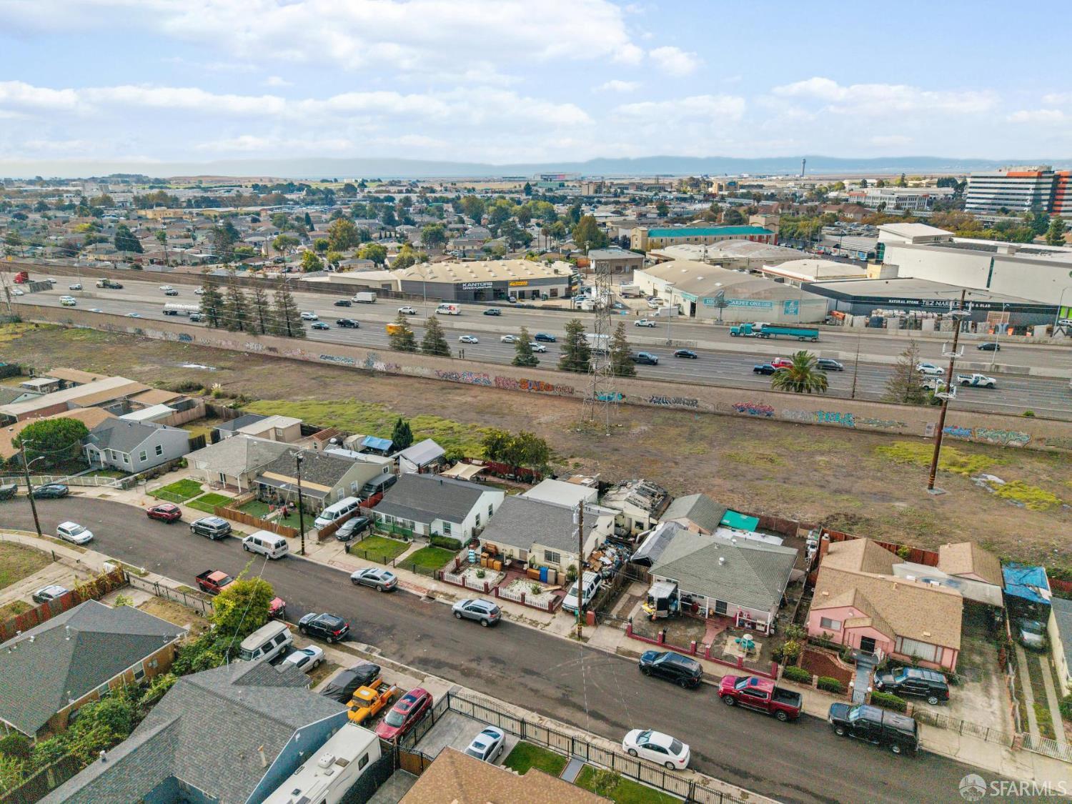 Detail Gallery Image 9 of 19 For 435 Worth St, Oakland,  CA 94603 - 3 Beds | 1 Baths