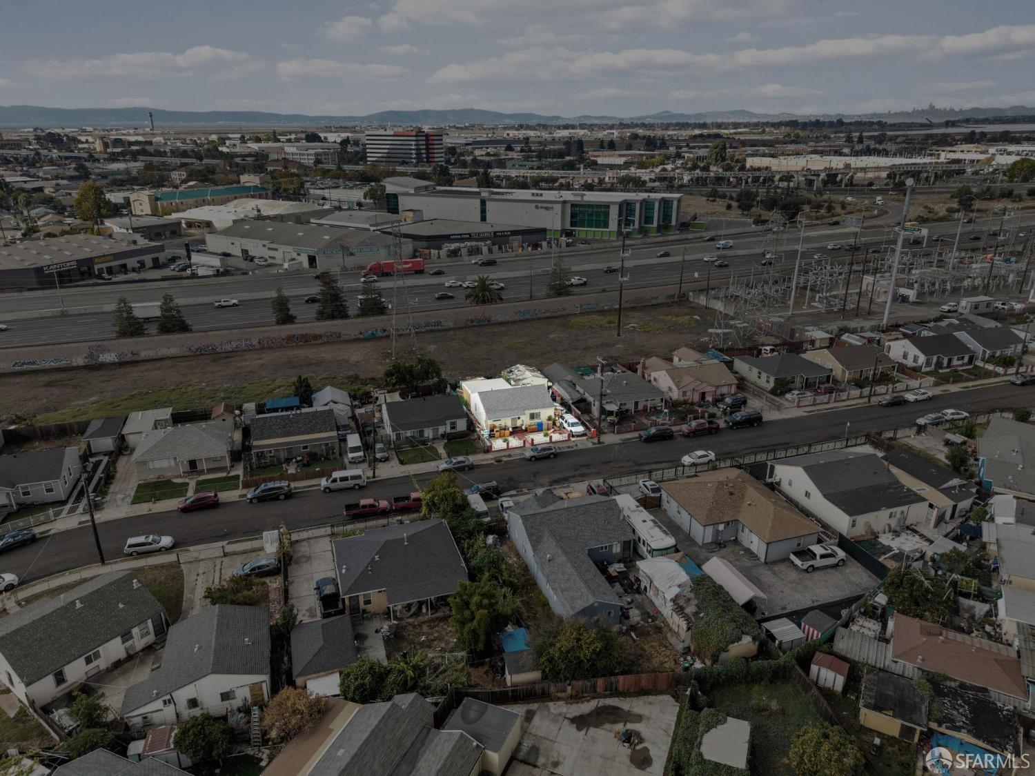 Detail Gallery Image 5 of 19 For 435 Worth St, Oakland,  CA 94603 - 3 Beds | 1 Baths