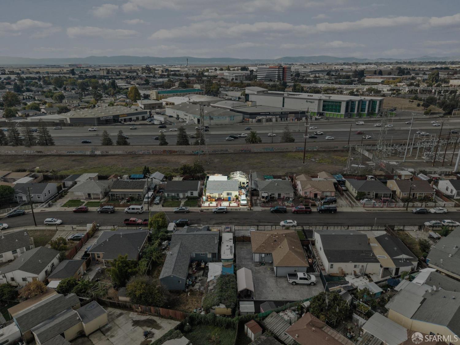 Detail Gallery Image 4 of 19 For 435 Worth St, Oakland,  CA 94603 - 3 Beds | 1 Baths