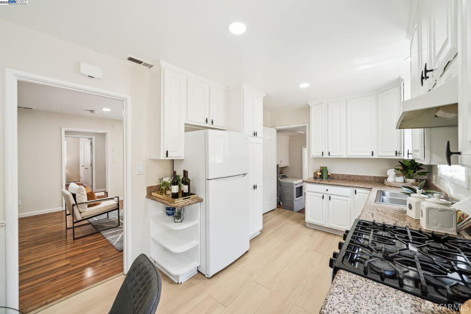 Detail Gallery Image 9 of 48 For 16829 Daryl Ave, San Lorenzo,  CA 94580 - 5 Beds | 2 Baths