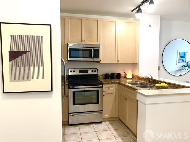 Photo #2: 425060867 Listing: Photo #2