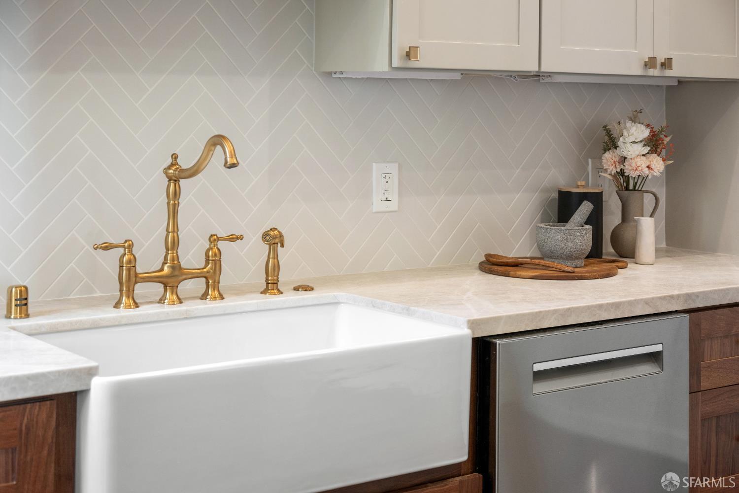 Detail Gallery Image 12 of 45 For 25 Parnassus Ave, San Francisco,  CA 94117 - 3 Beds | 2/1 Baths