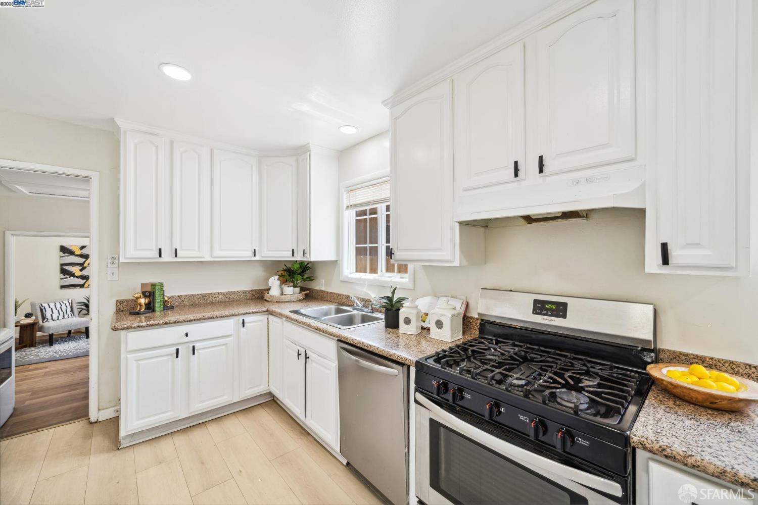 Detail Gallery Image 11 of 48 For 16829 Daryl Ave, San Lorenzo,  CA 94580 - 5 Beds | 2 Baths