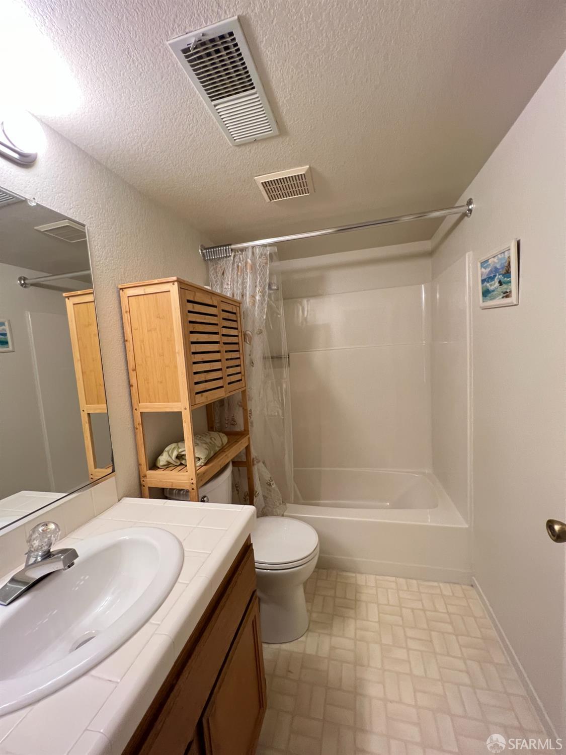 Detail Gallery Image 12 of 24 For 945 Fassler Ave, Pacifica,  CA 94044 - 2 Beds | 2/1 Baths