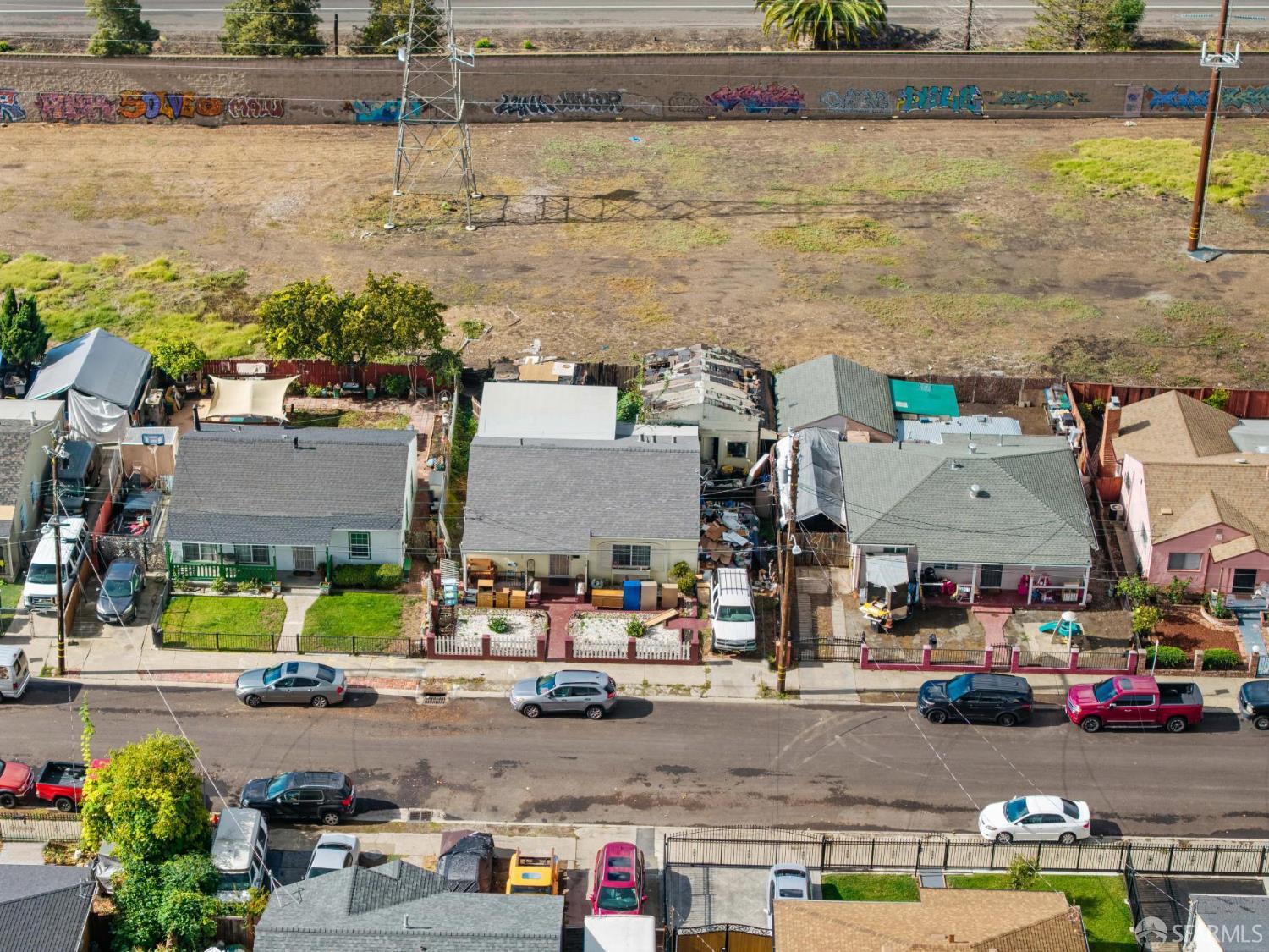 Detail Gallery Image 2 of 19 For 435 Worth St, Oakland,  CA 94603 - 3 Beds | 1 Baths