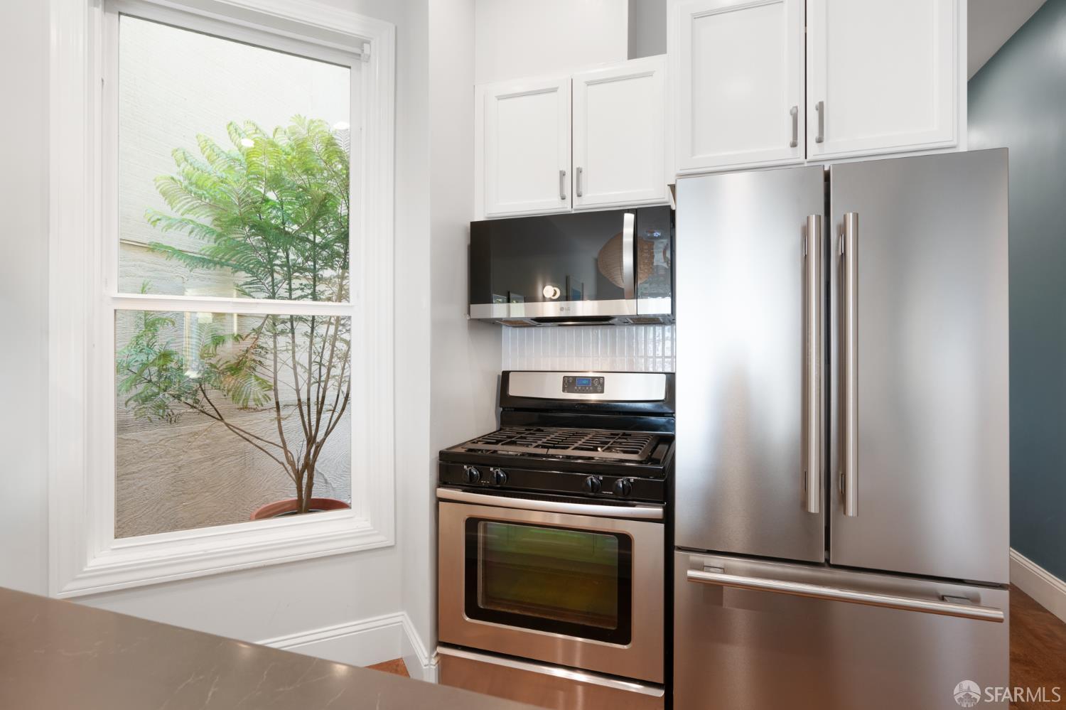 Detail Gallery Image 9 of 29 For 558 Central Ave, San Francisco,  CA 94117 - 2 Beds | 2 Baths