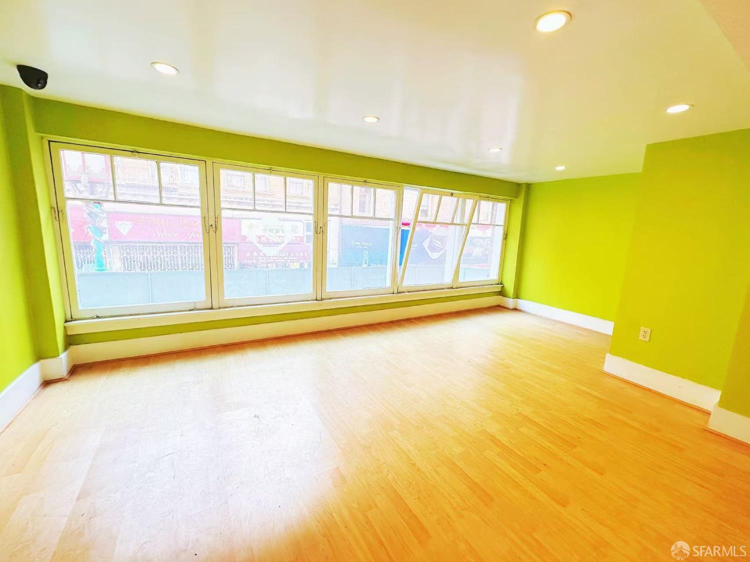 Detail Gallery Image 10 of 25 For 550 Grant Ave, San Francisco,  CA 94108 - – Beds | – Baths