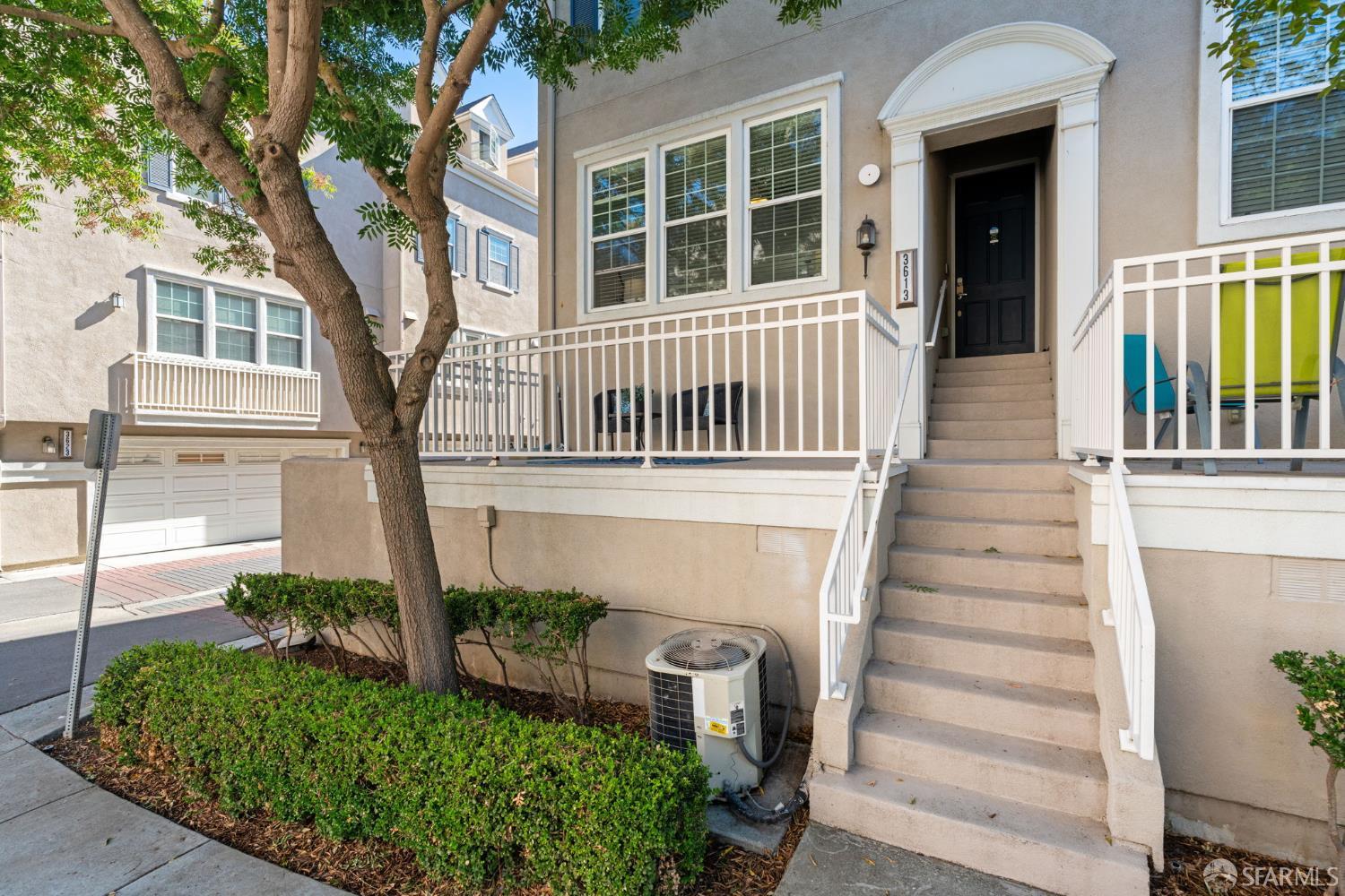 Detail Gallery Image 3 of 41 For 3613 Whitworth Dr, Dublin,  CA 94568 - 3 Beds | 3/1 Baths