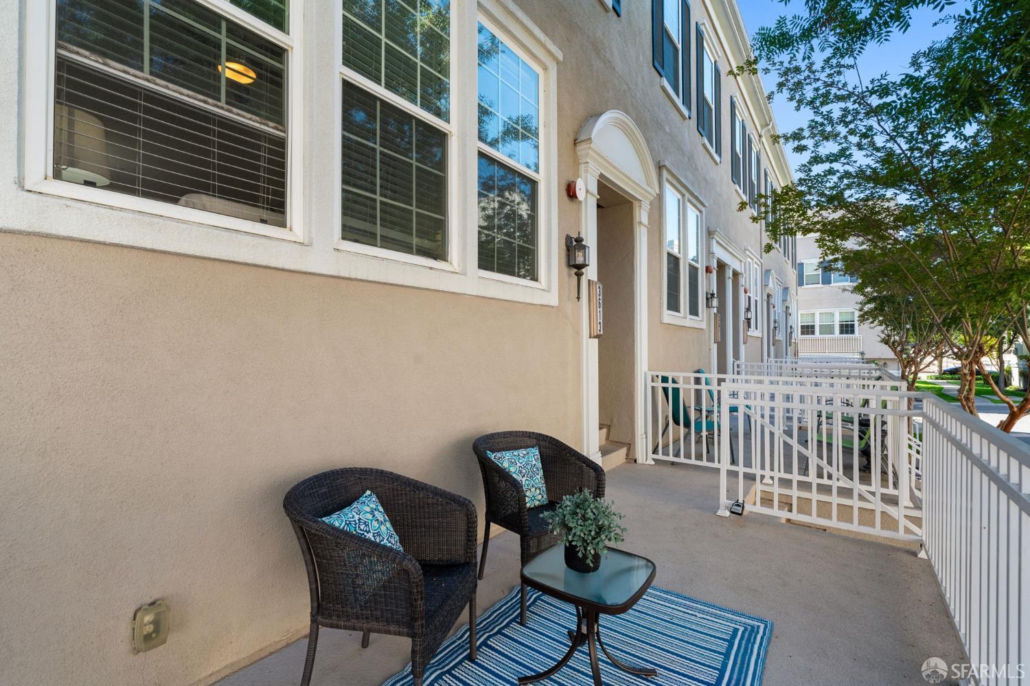 Detail Gallery Image 5 of 41 For 3613 Whitworth Dr, Dublin,  CA 94568 - 3 Beds | 3/1 Baths