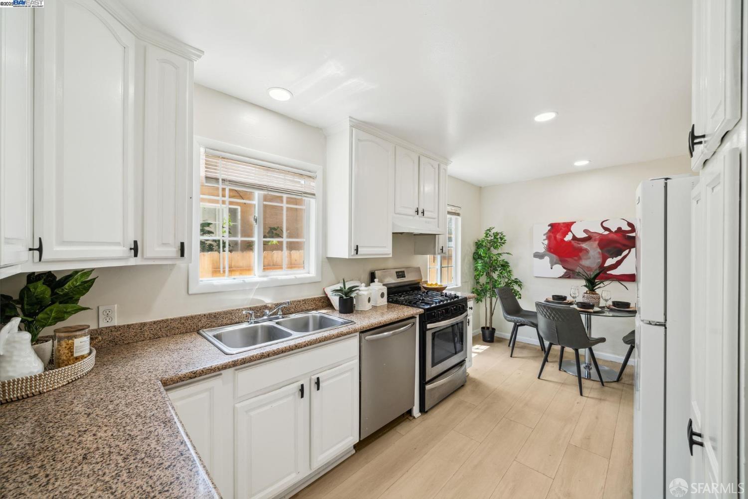 Detail Gallery Image 14 of 48 For 16829 Daryl Ave, San Lorenzo,  CA 94580 - 5 Beds | 2 Baths