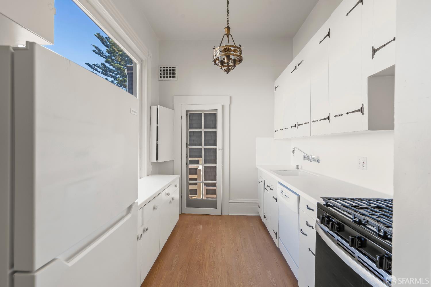 Detail Gallery Image 18 of 26 For 2160 Vallejo St, San Francisco,  CA 24123 - – Beds | – Baths