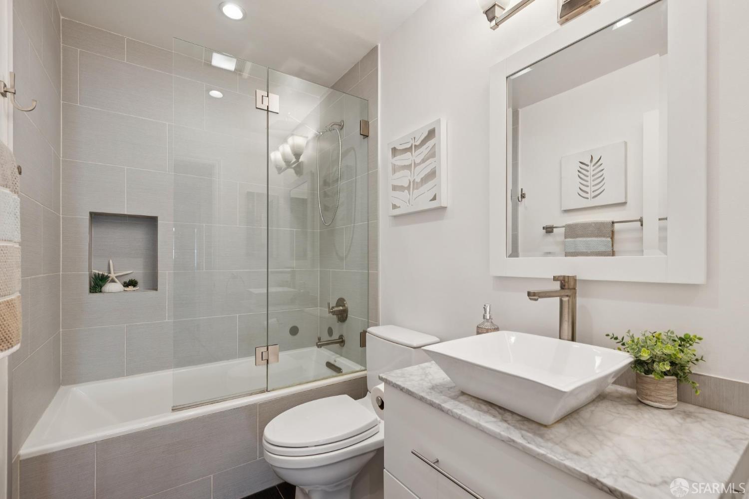 Detail Gallery Image 28 of 45 For 1365 Scott St #2,  San Francisco,  CA 94115 - 2 Beds | 1/1 Baths