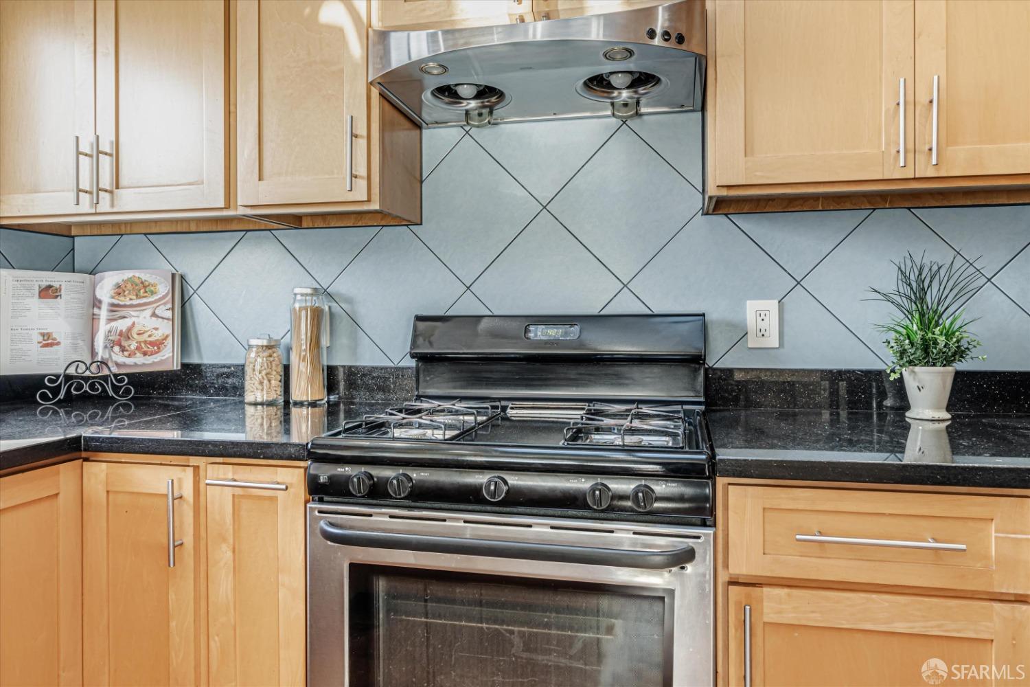 Detail Gallery Image 7 of 31 For 228 Mastick Ave, San Bruno,  CA 94066 - 3 Beds | 2 Baths