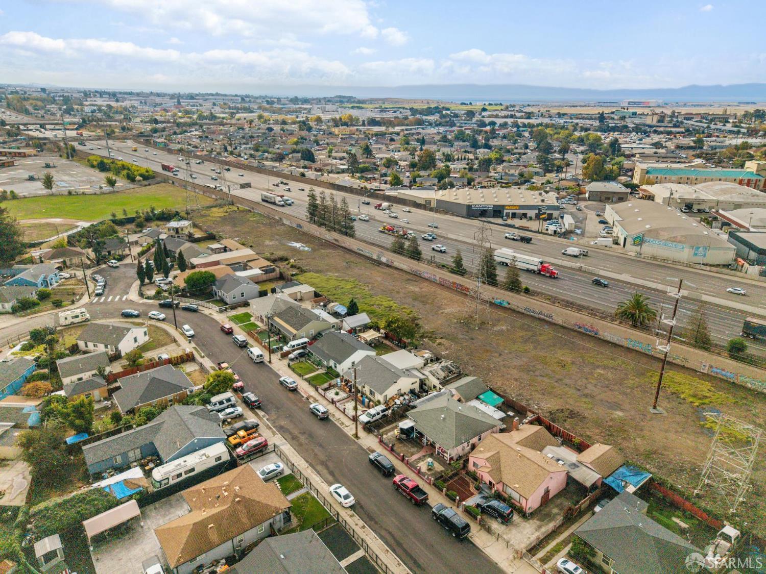 Detail Gallery Image 11 of 19 For 435 Worth St, Oakland,  CA 94603 - 3 Beds | 1 Baths