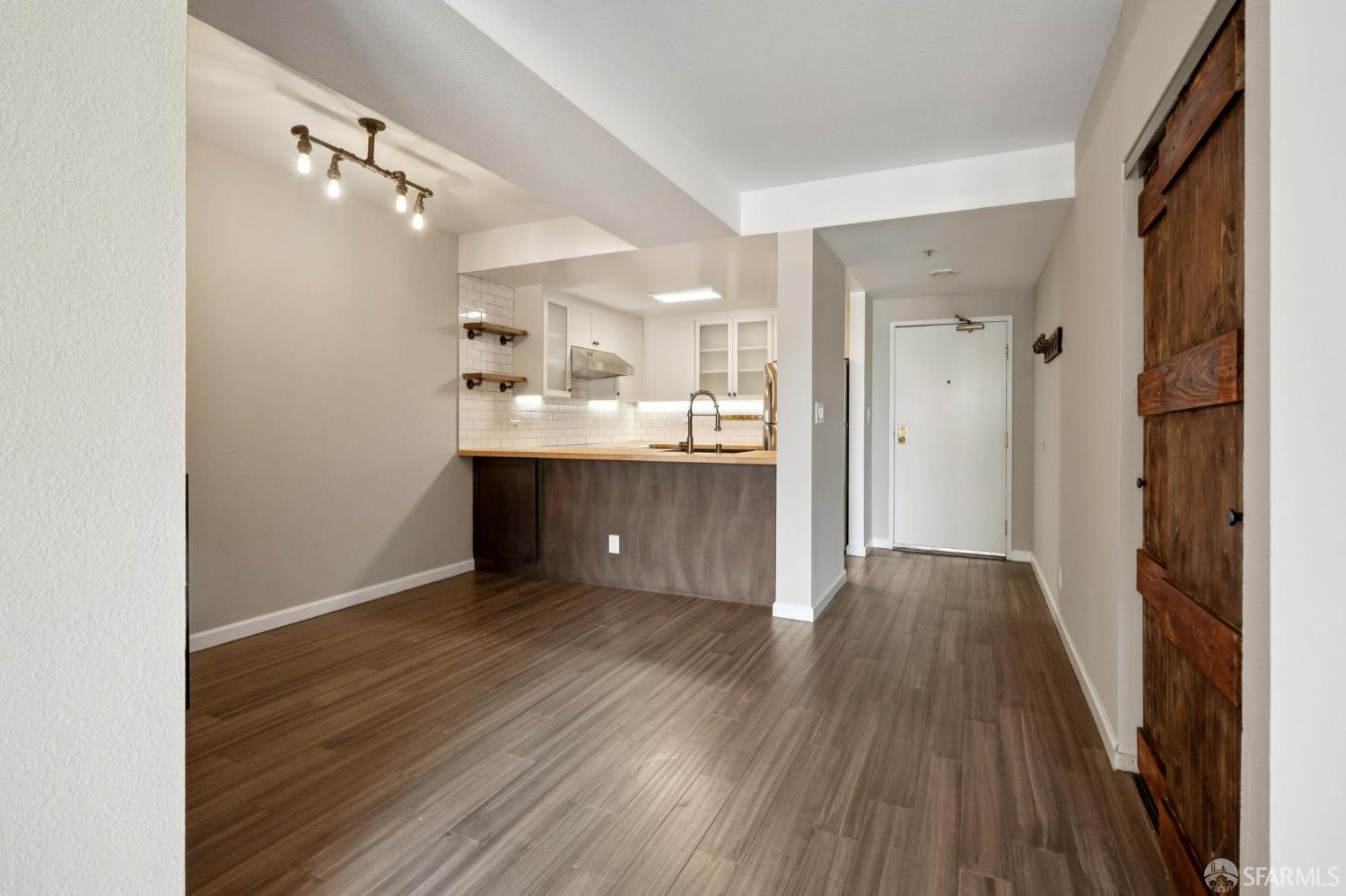 Photo #6: 425081550 Listing 
