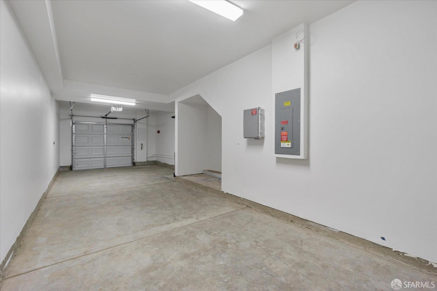 Detail Gallery Image 4 of 11 For 230 Oak Cir, Walnut Creek,  CA 94597 - 3 Beds | 3 Baths