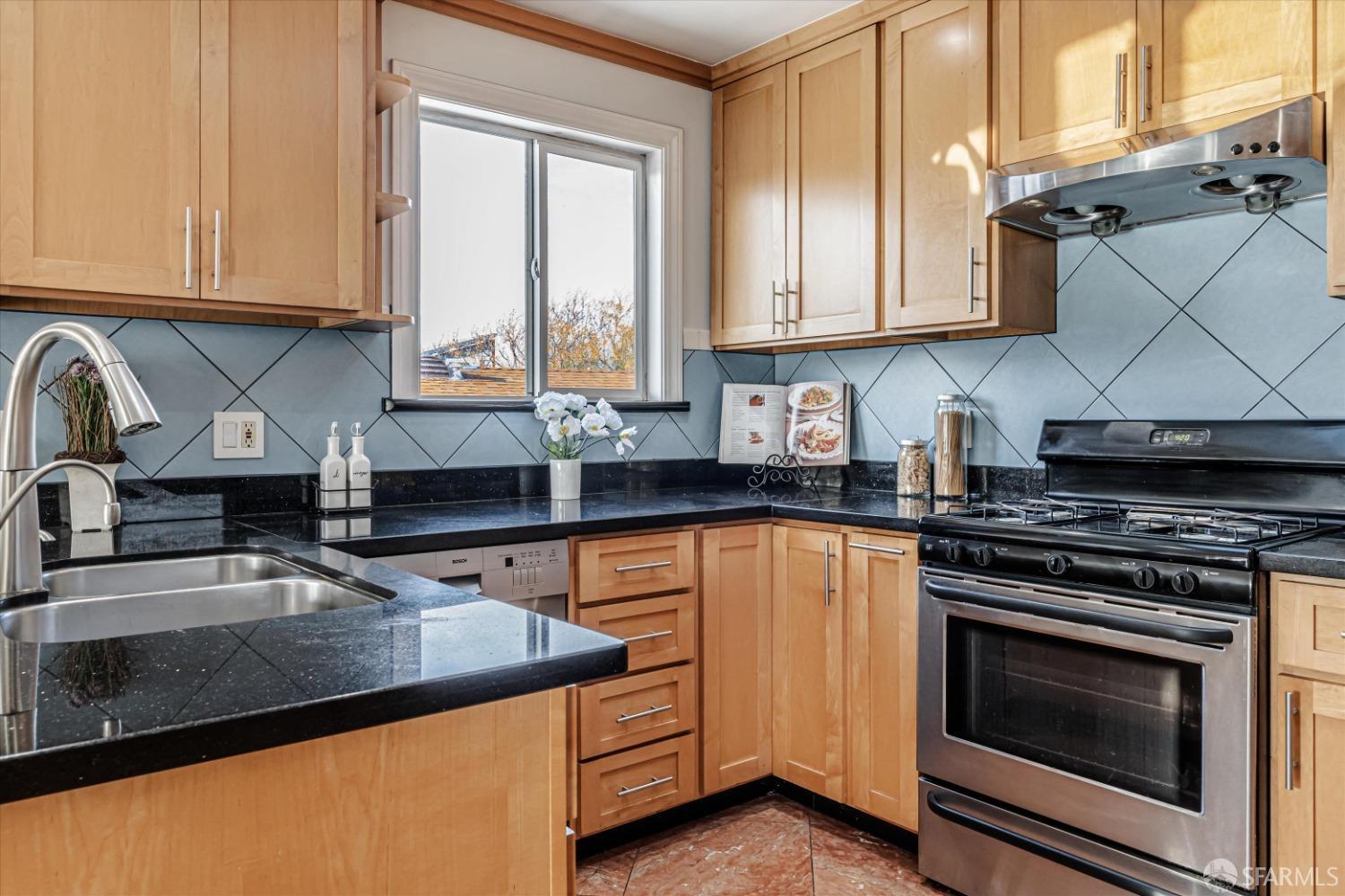 Detail Gallery Image 5 of 31 For 228 Mastick Ave, San Bruno,  CA 94066 - 3 Beds | 2 Baths