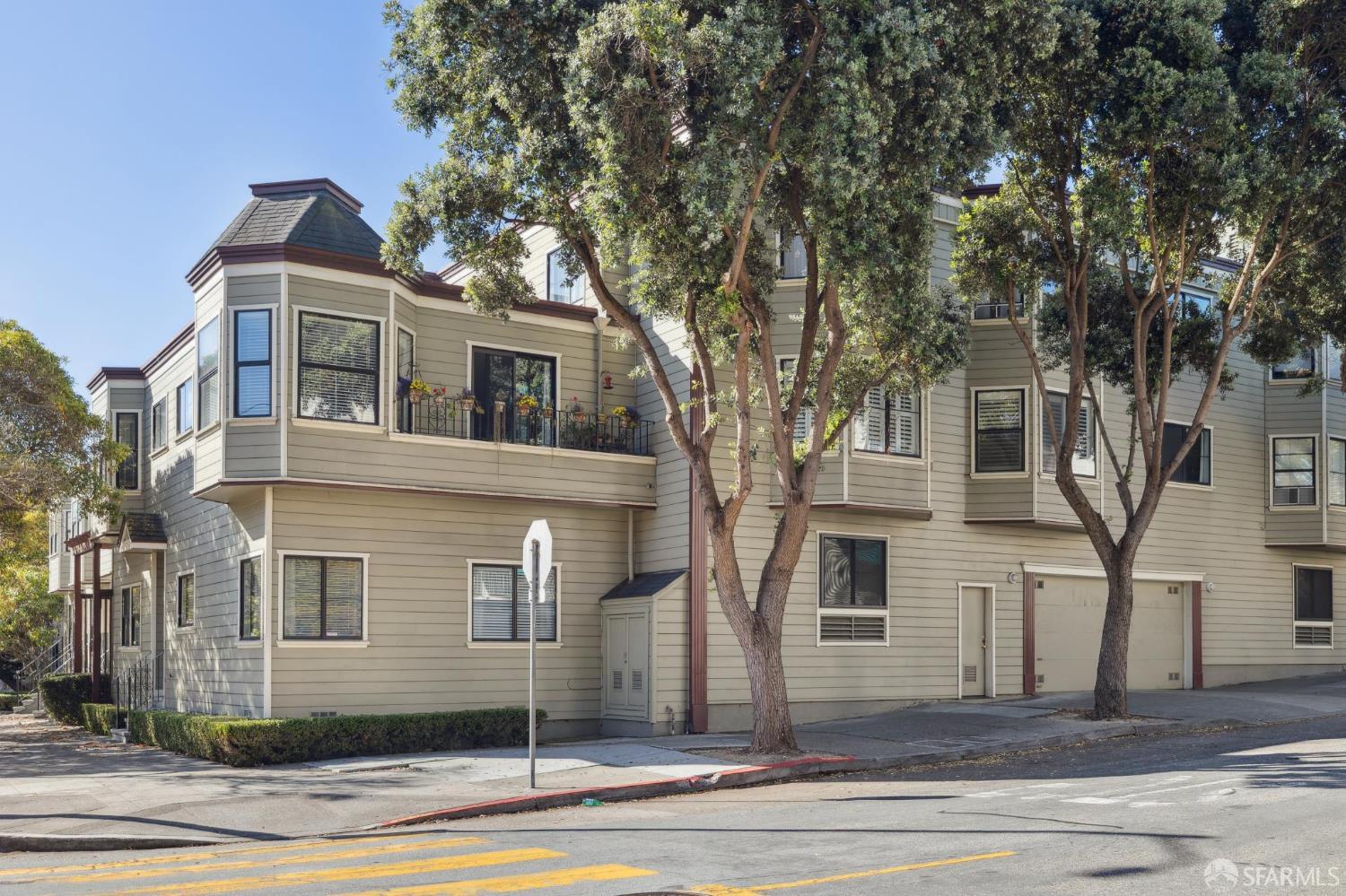 Photo #2: 425081669 Listing 