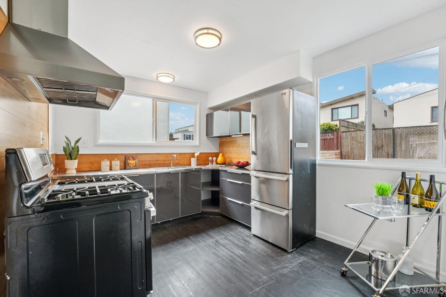 Detail Gallery Image 13 of 52 For 96 Belford Dr, Daly City,  CA 94015 - 3 Beds | 1/1 Baths