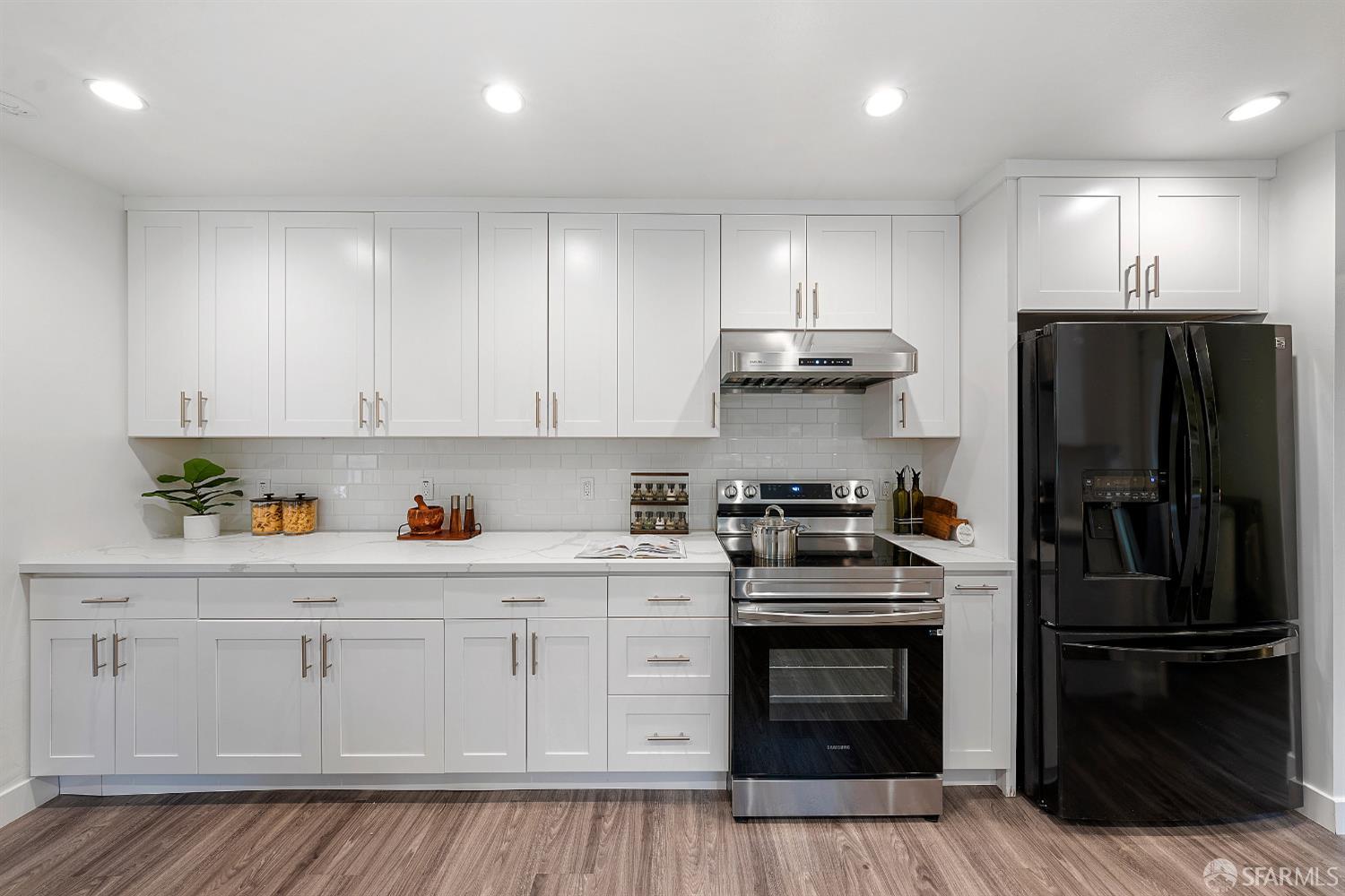 Detail Gallery Image 13 of 44 For 897 Parrott Dr, San Mateo,  CA 94402 - 3 Beds | 2/1 Baths