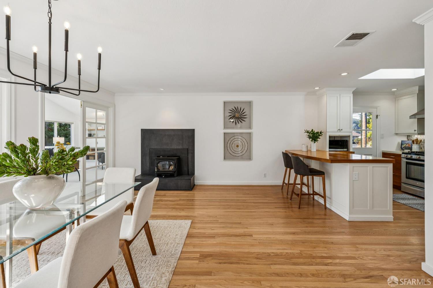 Detail Gallery Image 4 of 30 For 796 Alta Vista Dr, Pacifica,  CA 94044 - 3 Beds | 2 Baths