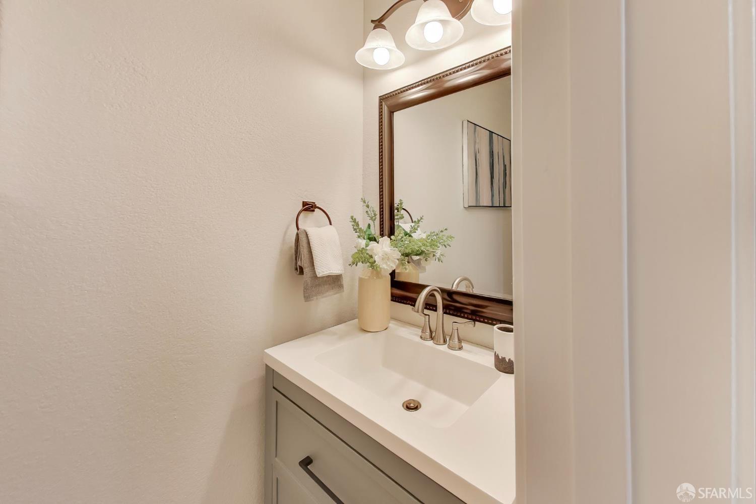 Detail Gallery Image 7 of 21 For 1077 Summerain Ct, San Jose,  CA 95122 - 1 Beds | 1/1 Baths