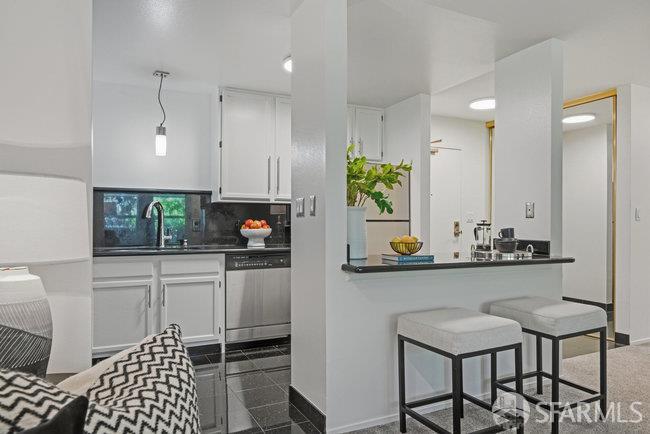 Photo #5: 425081787 Listing 