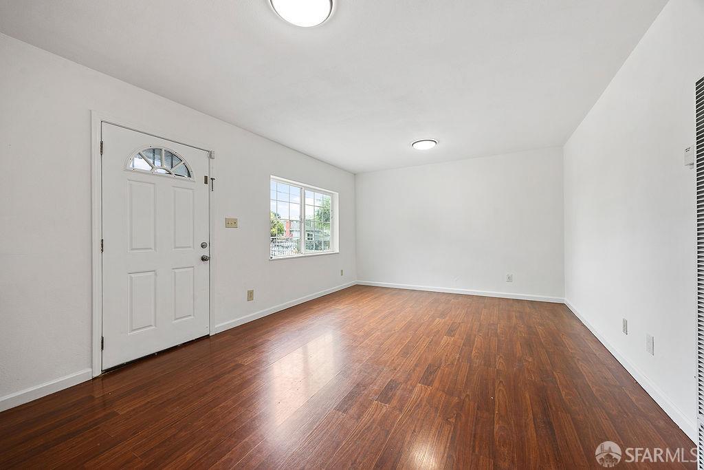 Detail Gallery Image 2 of 20 For 1279 79th Ave, Oakland,  CA 94621 - 3 Beds | 2 Baths