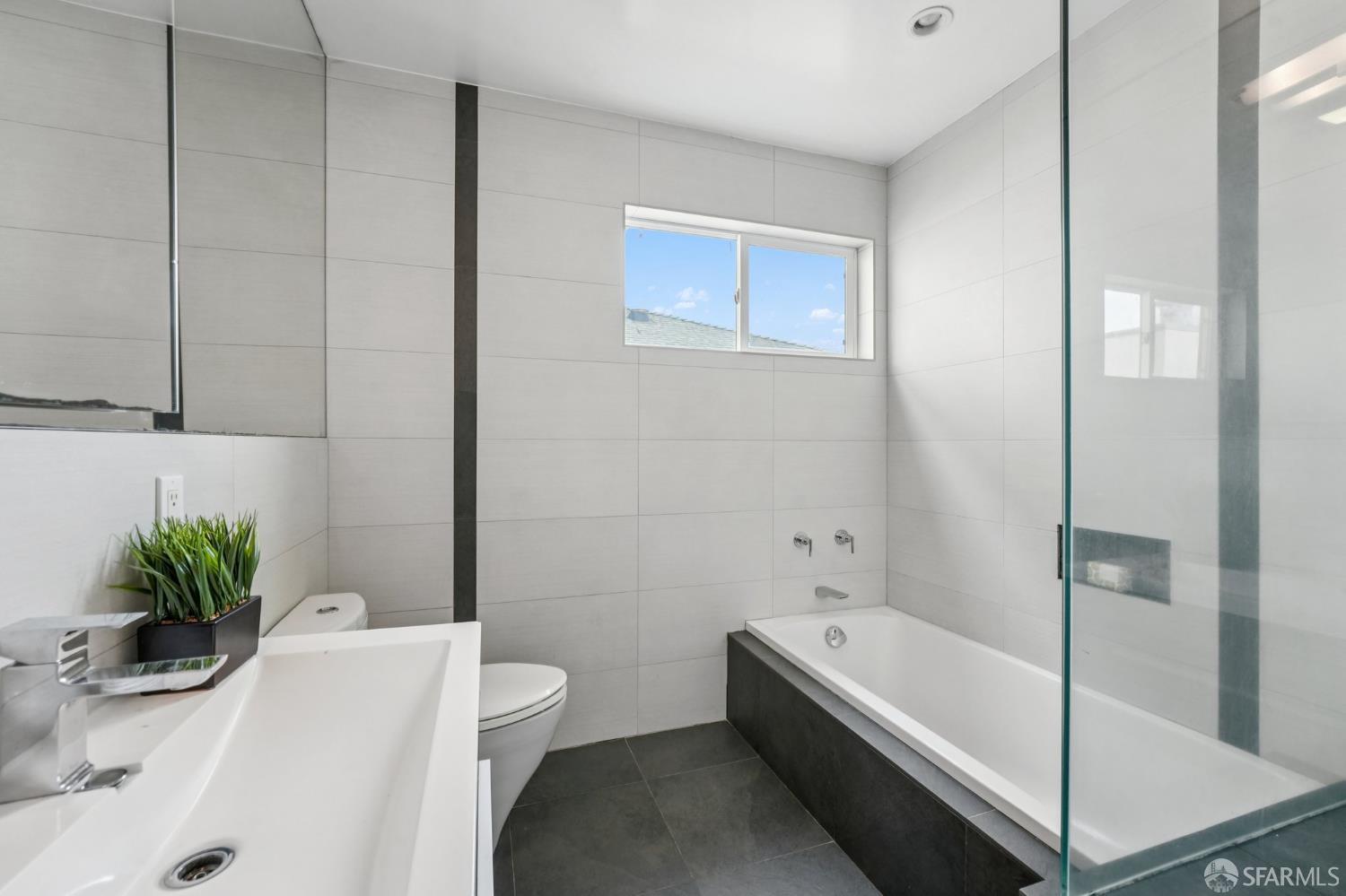 Detail Gallery Image 31 of 52 For 96 Belford Dr, Daly City,  CA 94015 - 3 Beds | 1/1 Baths