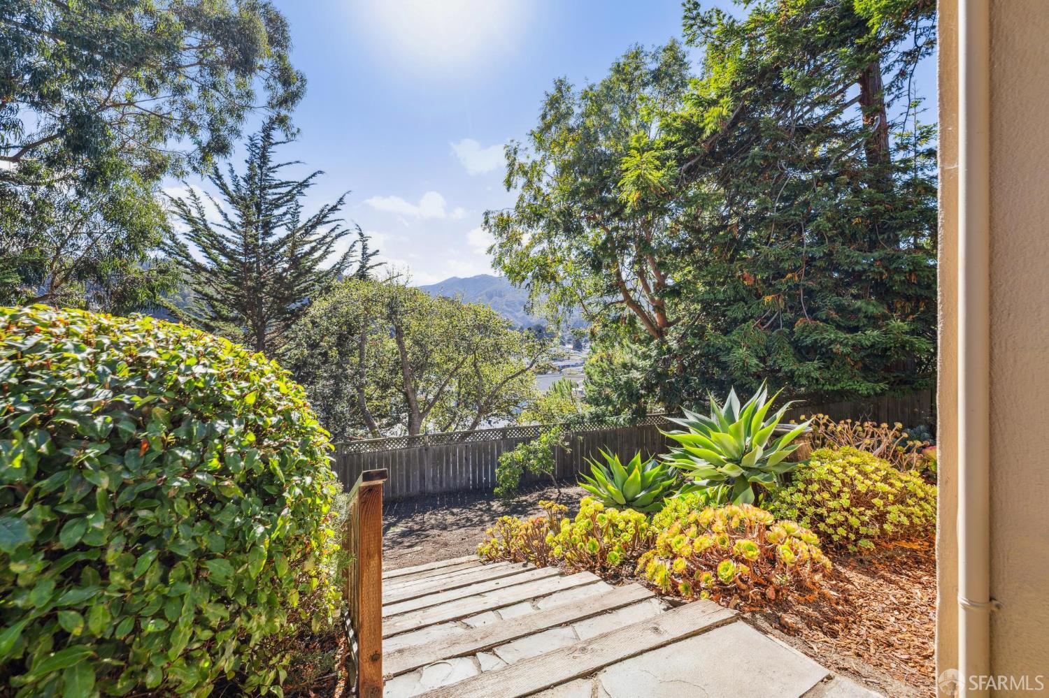 Detail Gallery Image 25 of 30 For 796 Alta Vista Dr, Pacifica,  CA 94044 - 3 Beds | 2 Baths