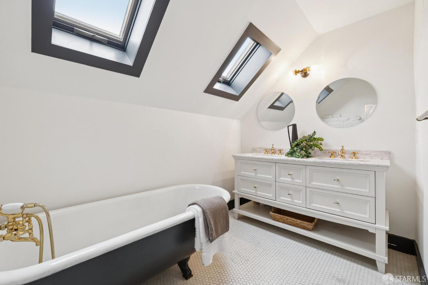 Photo #60: 425079945 Listing: Photo #60