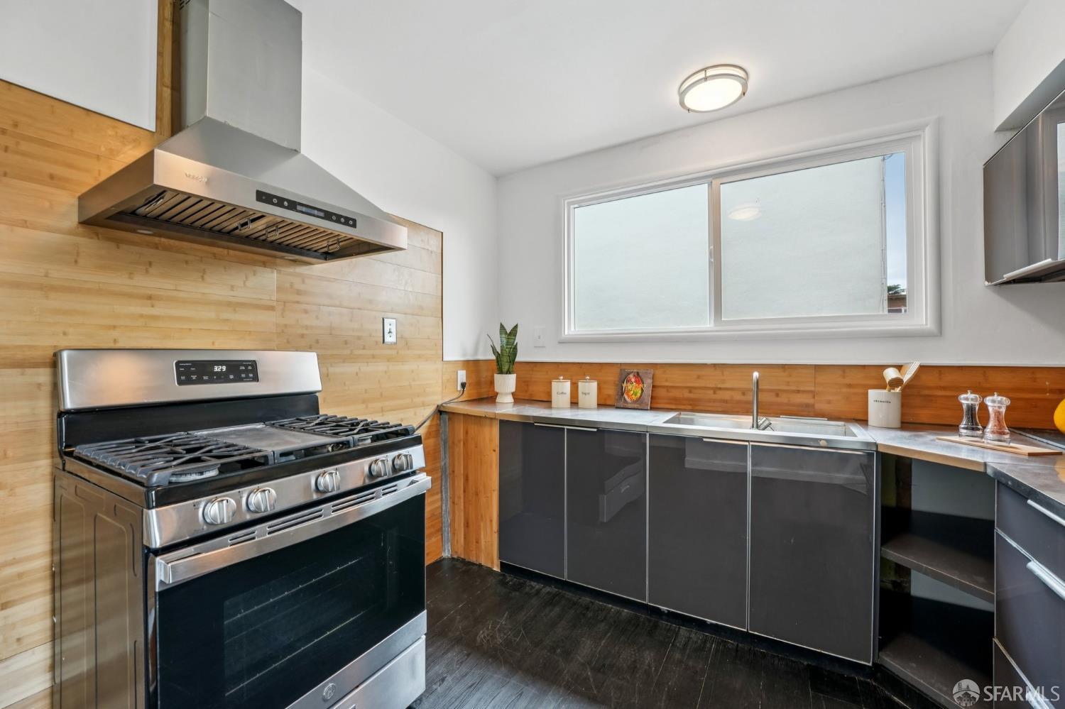 Detail Gallery Image 14 of 52 For 96 Belford Dr, Daly City,  CA 94015 - 3 Beds | 1/1 Baths