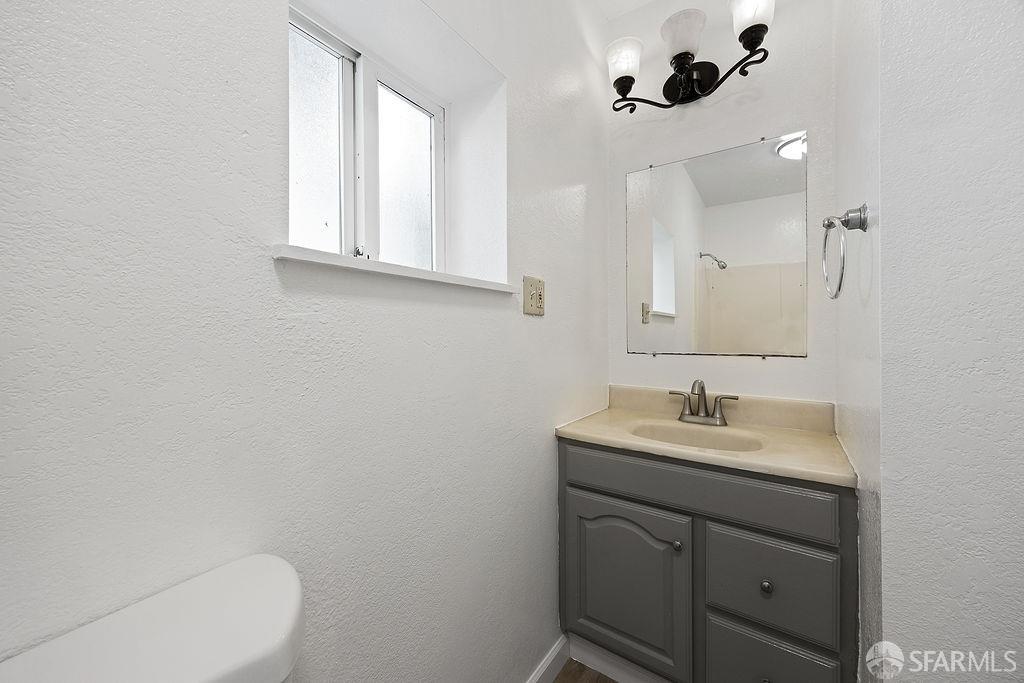 Detail Gallery Image 11 of 20 For 1279 79th Ave, Oakland,  CA 94621 - 3 Beds | 2 Baths