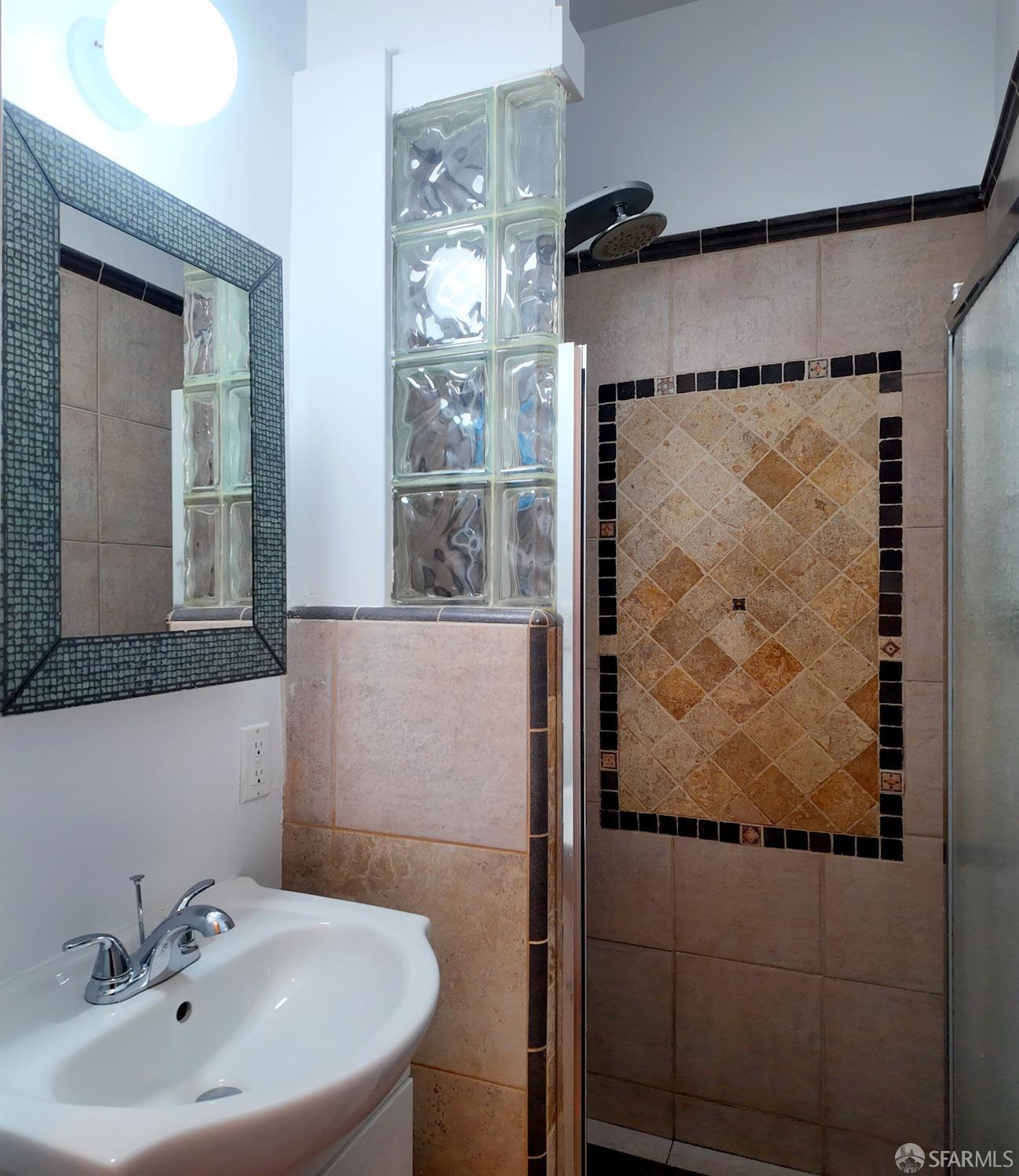 Detail Gallery Image 12 of 36 For 382 Green St #2,  San Francisco,  CA 94133 - 1 Beds | 2 Baths