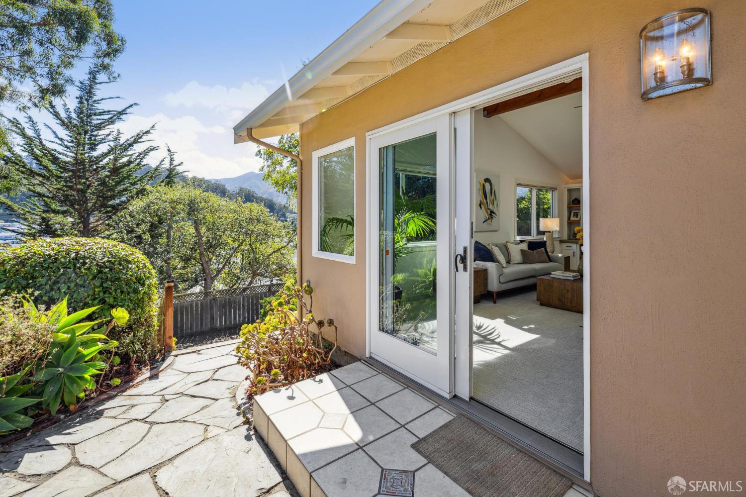 Detail Gallery Image 27 of 30 For 796 Alta Vista Dr, Pacifica,  CA 94044 - 3 Beds | 2 Baths